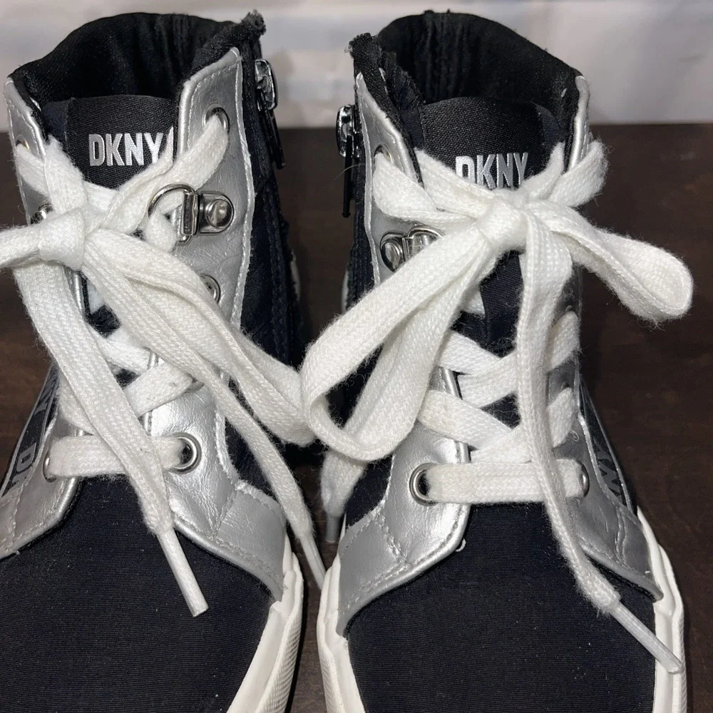 DKNY Hannah Vertical High Top Sneakers Girls Size 11 Youth Black White‎ Silver